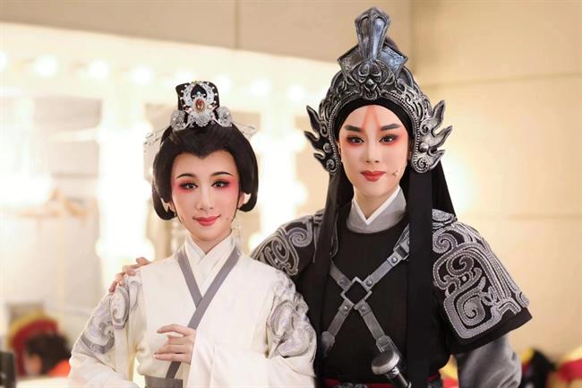 项李亚(右)《斩经堂》.jpg